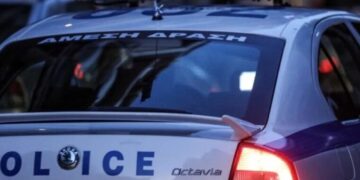 Καστοριά: Άνδρας πέταξε από το μπαλκόνι του γλάστρα σε παιδιά επειδή έκαναν φασαρία