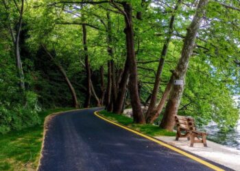 Καστοριά : Πανέμορφες φωτογραφίες από τη γυρολιμνιά - Πόλη σαν ζωγραφιά!