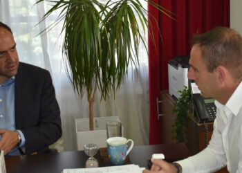 Την παραχώρηση στρατοπεδικών εκτάσεων ζητάει από τον Υφυπουργό Άμυνας ο Δήμαρχος Καστοριάς