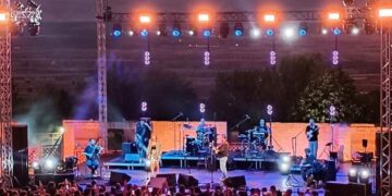 Mάλαμας και Καραπατάκη "έντυσαν" τη χθεσινή βραδιά στην Ποντοκώμη με μελωδίες - Το αδιαχώρητο υπήρχε στη συναυλία!