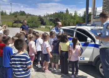 «Μαθαίνω να κινούμαι με ασφάλεια»: Ενημερωτικές διαλέξεις από την Τροχαία Γρεβενών σε μαθητές ΚΔΑΠ και Παιδικών Σταθμών