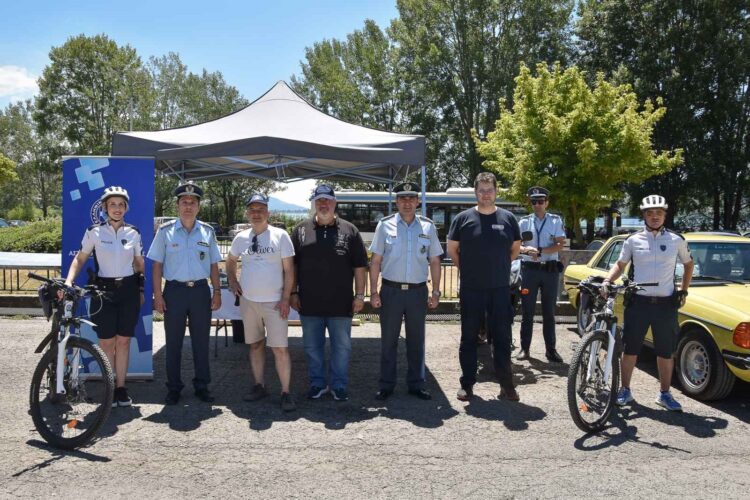 Με απόλυτη επιτυχία στέφθηκε η λειτουργία περιπτέρου κυκλοφοριακής αγωγής του Τμήματος Τροχαίας Καστοριάς στο πλαίσιο της 2ης Έκθεσης Ιστορικών Οχημάτων Καστοριάς