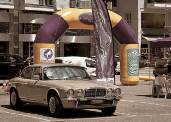 Με απόλυτη επιτυχία στέφθηκε η λειτουργία περιπτέρου κυκλοφοριακής αγωγής του Τμήματος Τροχαίας Καστοριάς στο πλαίσιο της 2ης Έκθεσης Ιστορικών Οχημάτων Καστοριάς