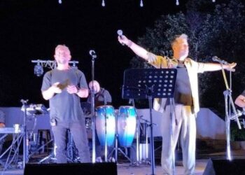 Με μεγάλη επιτυχία η συναυλία των Βαρφθακούρη-Βαρδή στο Λέχοβο - Ο κόσμος το απόλαυσε και τραγουδούσε μέχρι το ξημέρωμα