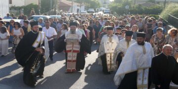 Με σεμνότητα και δέος, προεξάρχοντος του Θεοφ. Επισκόπου Αμφιπόλεως κ. Χριστοφόρου, με τη συμμετοχή του ι. Κλήρου, των Αρχών του Τόπου μας και πολλού λαού η υποδοχή ιερού λειψάνου του Αγίου Διονυσίου εν Ολύμπω, στο Βελβεντό, της Ιεράς Μητροπόλεως Σερβίων και Κοζάνης. - Tου παπαδάσκαλου Κωνσταντίνου Ι. Κώστα