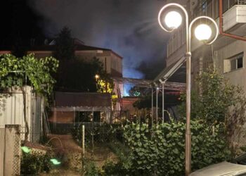 Μετά από επίπονες προσπάθεις των Πυροσβεστών, τέθηκε υπό έλεγχο η μεγάλη πυρκαγιά που ξέσπασε γύρω στα μεσάνυχτα, σε ακατοίκητο κτίσμα-αποθήκη στην περιοχή της Άνω Πτολεμαΐδος. (της Κούλας Πουλασιχίδου)