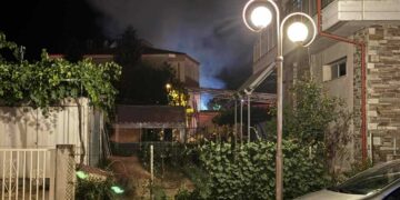 Μετά από επίπονες προσπάθεις των Πυροσβεστών, τέθηκε υπό έλεγχο η μεγάλη πυρκαγιά που ξέσπασε γύρω στα μεσάνυχτα, σε ακατοίκητο κτίσμα-αποθήκη στην περιοχή της Άνω Πτολεμαΐδος. (της Κούλας Πουλασιχίδου)