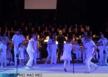 ΜΙΞ ΜΑΞ ΜΕΞ: Θερμό χειροκρότημα από το κοινό της Κοζάνης, σε μια παράσταση που αγκάλιασε τη διαφορετικότητα (video TOP CHANNEL)