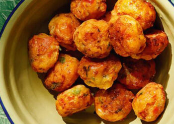 Ντοματοκεφτέδες με πιπεριές και κεφαλοτύρι