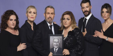 “Νύχτες Θεάτρου” στην Κοζάνη: Η “sold out” κωμωδία «Μπαμπάδες με Ρούμι» την Τετάρτη 24 Ιουλίου