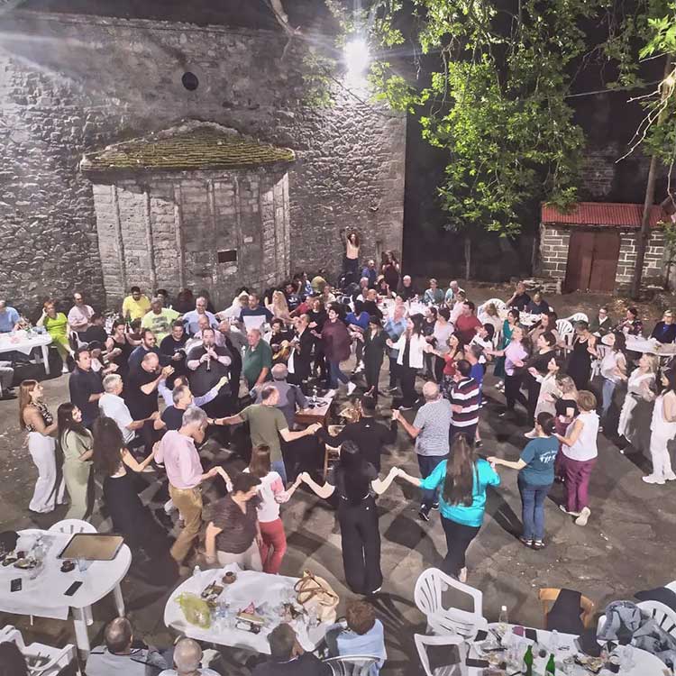 Οι Μακεδνοί της Κοζάνης στην Κόνιτσα για ένα τριήμερο παραδοσιακών χορών