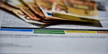 Οι νέες τιμές ρεύματος Ιουλίου - Τι συμβαίνει με τα μπλε τιμολόγια