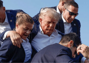 Παγκόσμιο σοκ από την απόπειρα δολοφονίας κατά του Τραμπ -Σκότωσαν ακαριαία τον δράστη, τον κατονόμασε το FBI