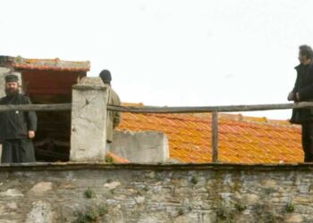 Σε θέση μάχης απέναντι στην αστυνομία για τρίτη φορά οι μοναχοί της Μονής Εσφιγμένου