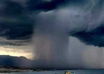 Σκηνικό... αποκάλυψης στον ουρανό των Αγίων Θεοδώρων - Συγκλονιστική φωτογραφία