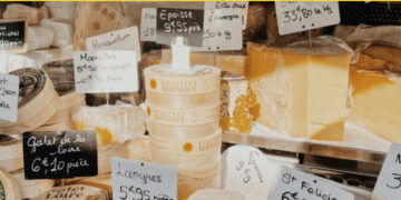 Σοβαρός κίνδυνος από τυρί που πωλείται και στην Ελλάδα - «Μην το καταναλώσετε»