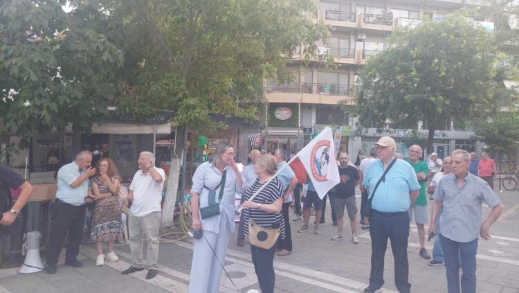 Συγκέντρωση διαμαρτυρίας των Εργατικών Σωματείων της Εορδαίας, στην Κεντρική Πλατεία της Πτολεμαΐδας (ρεπορτάζ της Κούλας Πουλασιχίδου)