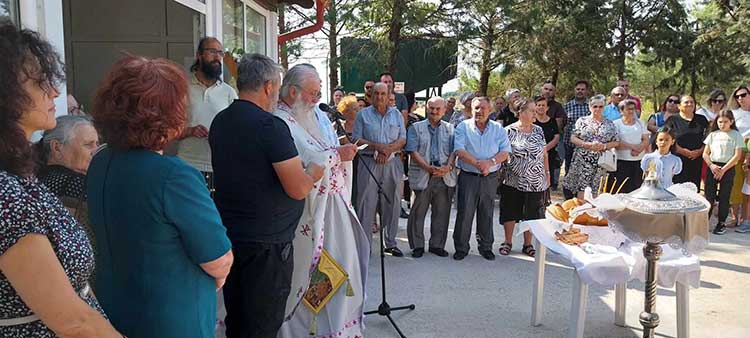 Συγκινητική Θεία Λειτουργία στην εγκαταλελημένη Μαυροπηγή για τον εορτασμό του Ι.Ν. Αγίας Παρασκευής (Φωτογραφίες)