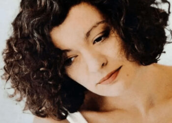 Τ. Τσανακλίδου: Θέλω ένα τραγούδι που θα έλεγα στην μάνα μου ό,τι δεν πρόλαβα να της πω - Η συγκινητική ιστορία πίσω από το "Μαμά, γερνάω"