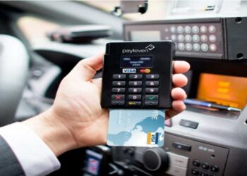 Ταξί: Πρόστιμο 1.000 ευρώ σε όποιον δεν έχει την ενημερωτική σήμανση για την αποδοχή πληρωμών με κάρτα