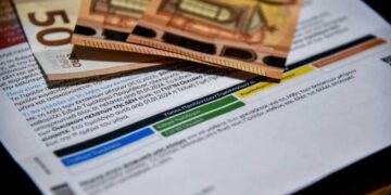 Τέλος για τα μπλε τιμολόγια ρεύματος - «Ακριβαίνουν» τα πράσινα