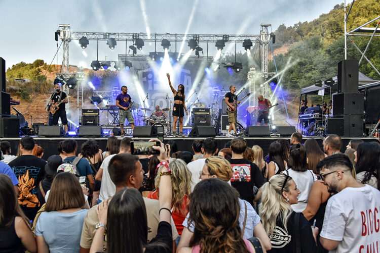 Τεράστια επιτυχία η δεύτερη ημέρα του Fiesta Voio - Πάνω από 7000 επισκέπτες απόλαυσαν τις 3 συναυλίες!