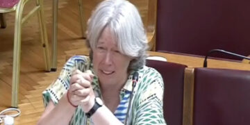 Βίντεο: Η στιγμή που η Λινού «σπάει» μετά την επίθεση Πολάκη