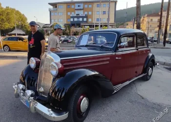 Με δεκάδες συμμετοχές από όλη την Ελλάδα η 2η Έκθεση Κλασικών Οχημάτων Καστοριάς - Εντυπωσιακά αυτοκίνητα μιας άλλης εποχής