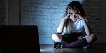 300 εκατομμύρια νέοι έχουν υποστεί σεξουαλική κακοποίηση και εκμετάλλευση στο διαδίκτυο - Τι δείχνουν τα στοιχεία νέας έκθεσης