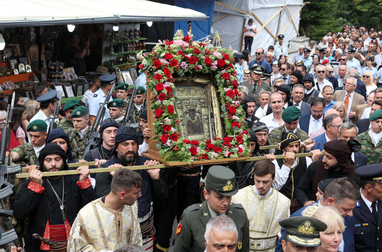 Δεκαπενταύγουστος: Τα ήθη και τα έθιμα για την γιορτή της Παναγίας σε όλη την Ελλάδα