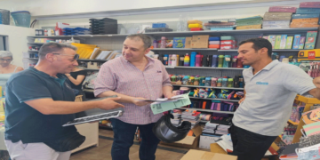 Διανομή ενημερωτικών φυλλαδίων για την πρόληψη απατών σε πολίτες της Καστοριάς