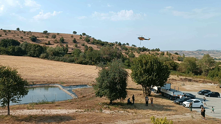 Δίπλα στην Ιερά Μονή Αγίου Κοσμά η φωτιά - Λαμβάνει επικίνδυνες διαστάσεις - Συγκλονιστικά πλάνα ( ρεπορτάζ της Κούλας Πουλασιχίδου )