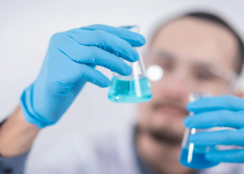 ΕΟΦ: Προσοχή σε «θαυματουργό φάρμακο» που παρουσιάζεται ως αντίδοτο σε παρενέργειες εμβολίων