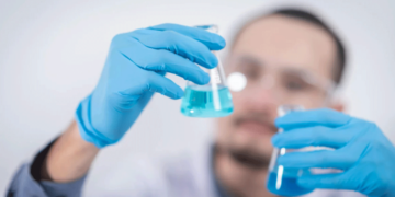 ΕΟΦ: Προσοχή σε «θαυματουργό φάρμακο» που παρουσιάζεται ως αντίδοτο σε παρενέργειες εμβολίων