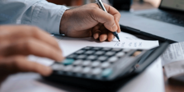 Έρχονται κίνητρα για τους συνεπείς φορολογούμενους