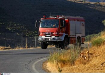 Φωτιά ανάμεσα σε Φούφα και Βαρικό κοντά σε κολώνες υψηλής τάσης - Επενέβη η Πυροσβεστική Υπηρεσία Πτολεμαΐδας
