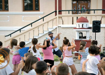 Γέλιο, κέφι και χαρά στον προαύλιο χώρο του Παλαιού Α’ Δημοτικού Σχολείου Αμυνταίου
