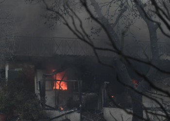 Η φονική πυρκαγιά μπήκε στην Αθήνα - «Θρηνούμε τον θάνατο της Νάντιας»