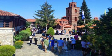 Η παρέλαση των καβαλάρηδων της Σιάτιστας ανήμερα του Δεκαπενταύγουστου – Ένα έθιμο από τα χρόνια της Τουρκοκρατίας