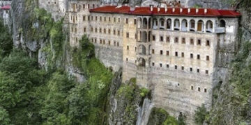 Η Τουρκία σταματά τη Θεία Λειτουργία στην Παναγία Σουμελά τον Δεκαπενταύγουστο