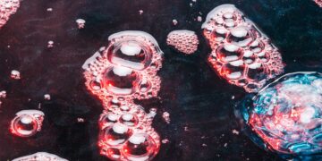 Ίχνη μικροπλαστικών σε Coca-Cola και Schweppes, σύμφωνα με γαλλική ένωση