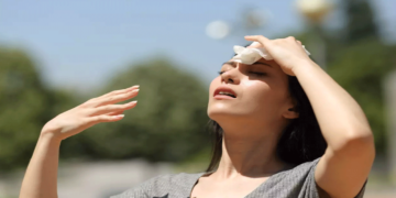 Ηλίαση: Οι πρώτες βοήθειες για να αντιμετωπίσετε τα συμπτώματα – Τι πρέπει να πιείτε άμεσα για ανακούφιση