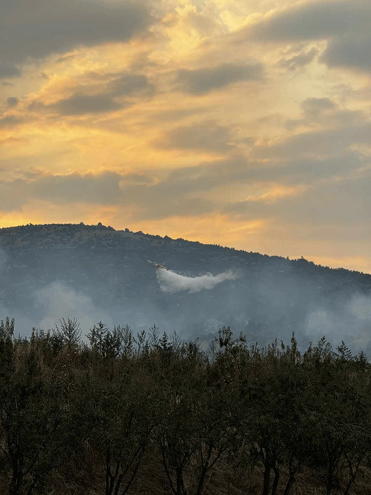 Κρυόβρυση Ωρα 20.00: Νέες φωτογραφίες και βίντεο από την μεγάλη προσπάθεια των αεροπλάνων να ελέγξουν την φωτιά