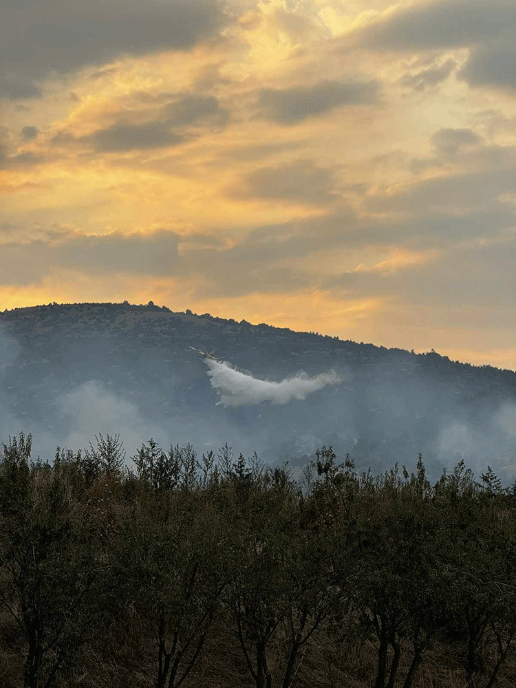 Κρυόβρυση Ωρα 20.00: Νέες φωτογραφίες και βίντεο από την μεγάλη προσπάθεια των αεροπλάνων να ελέγξουν την φωτιά