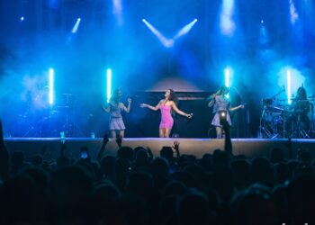 Λαοθάλασσα στην πρώτη hm;era toy River party στο Νεστόριο Καστοριάς