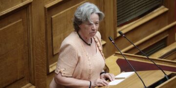 ΣΥΡΙΖΑ: Διαγράφεται η Αθηνά Λινού