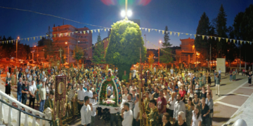 Με ευλάβεια και κατάνυξη οι Ιερές Ακολουθίες της Παραμονής της ΠΑΝΑΓΙΑΣ και η Λιτανεία στον Ιερό Ναό Αγίας Σκέπης Πτολεμαΐδας! (της Κούλας Πουλασιχίδου)