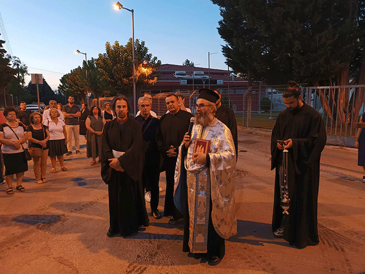 Με ευλάβεια και κατάνυξη οι Ιερές Ακολουθίες της Παραμονής της ΠΑΝΑΓΙΑΣ και η Λιτανεία στον Ιερό Ναό Αγίας Σκέπης Πτολεμαΐδας! (της Κούλας Πουλασιχίδου)