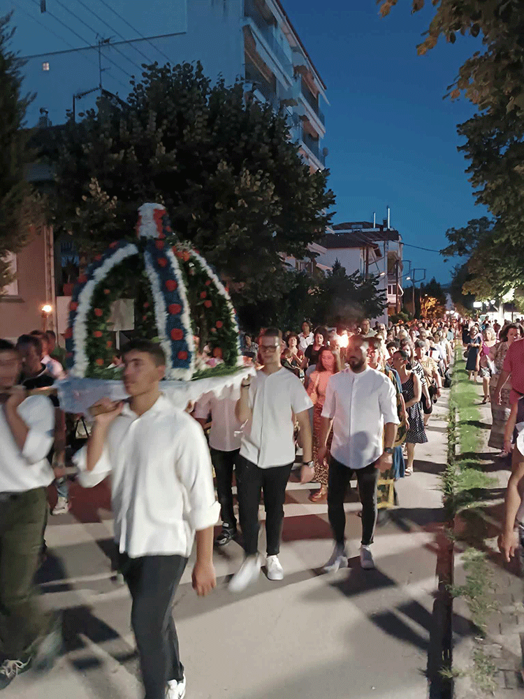 Με ευλάβεια και κατάνυξη οι Ιερές Ακολουθίες της Παραμονής της ΠΑΝΑΓΙΑΣ και η Λιτανεία στον Ιερό Ναό Αγίας Σκέπης Πτολεμαΐδας! (της Κούλας Πουλασιχίδου)