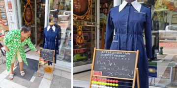 Με μπλε σχολική ποδιά και άβακα εύχεται «καλή σχολική χρονιά» το Βιβλιοπωλείο Τσατσαγιάννη στην Πτολεμαΐδα